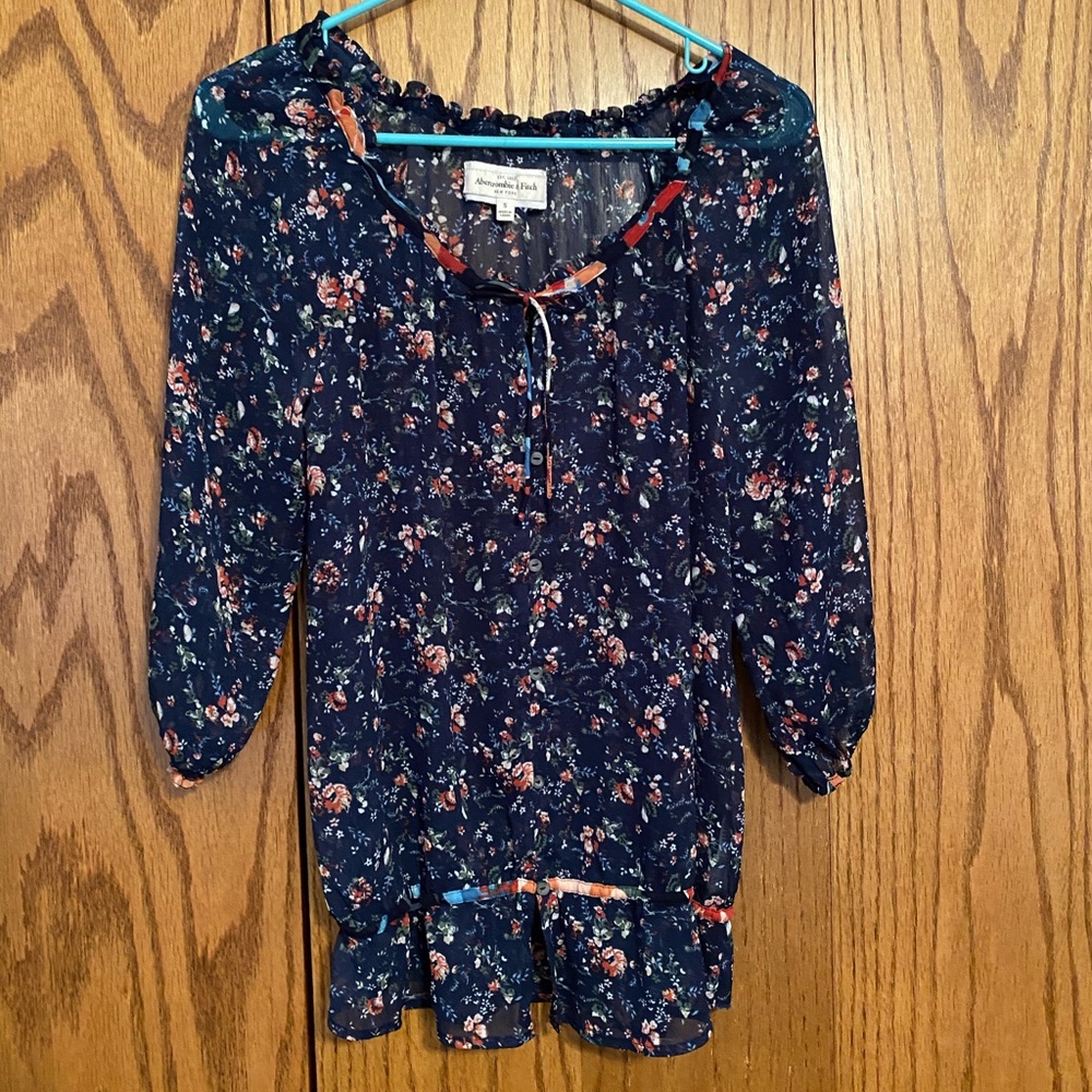 Abercrombie and Fitch Top. Size Small.